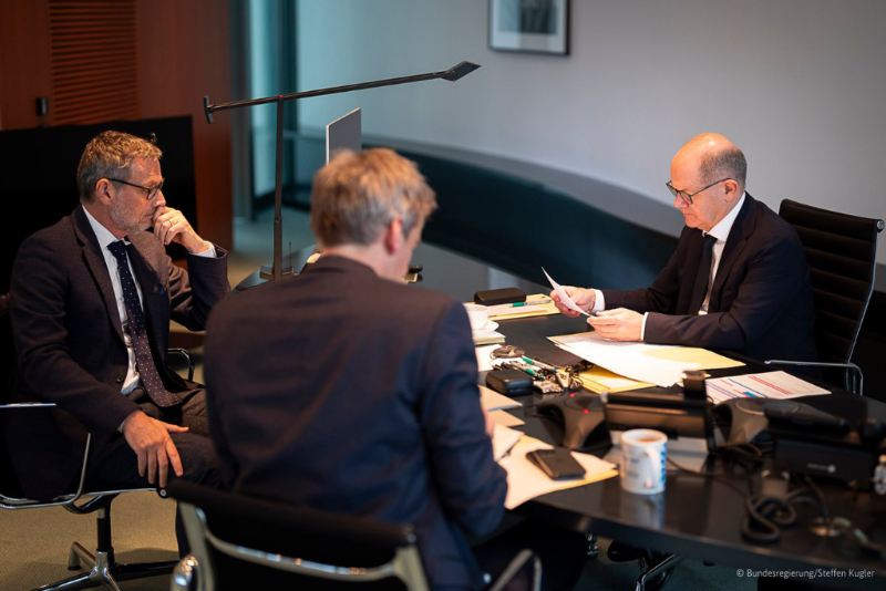 2024年11月15日，蕭茲與俄羅斯總統普京進行電話會談。 德國總理官方帳號.png