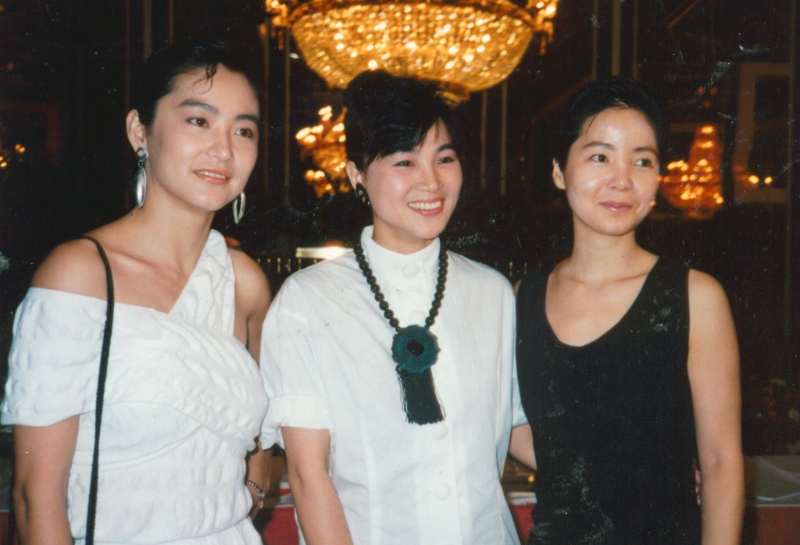 鄧麗君(右)是林青霞(左)的高中學姐，中間為鳳飛飛。（圖／中時資料照）