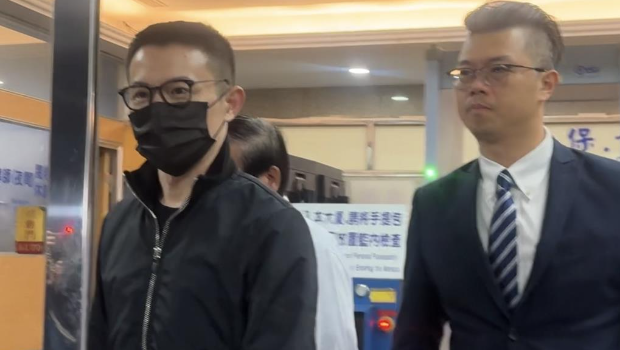 “88會館”負責人郭哲敏(左)因涉地下匯兌被羈押多日 “88會館”負責人郭哲敏(左)因涉地下匯兌被羈押多日