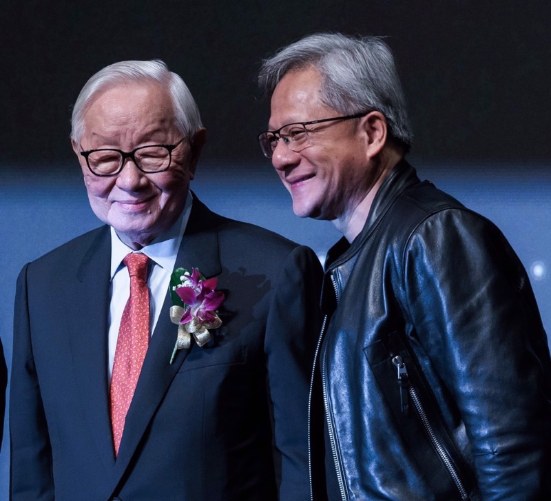 輝達（NVIDIA）創辦人暨執行長黃仁勛（右）與臺積電創辦人張忠謀（左）有著好交情。（中時資料照）