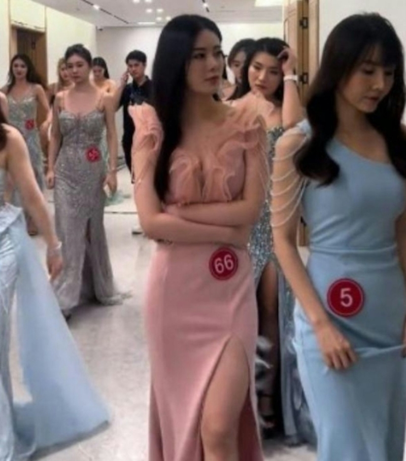 “雅典娜麗雅”疑成為寨賭場的“66號小姐”。微博