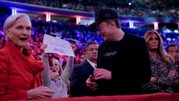 馬斯克和母親梅耶。