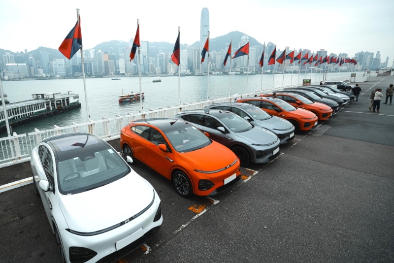 小鵬XPENG G6首個香港車主聚會，首先在香港地標景點尖沙咀海運大廈停車場天臺集合。