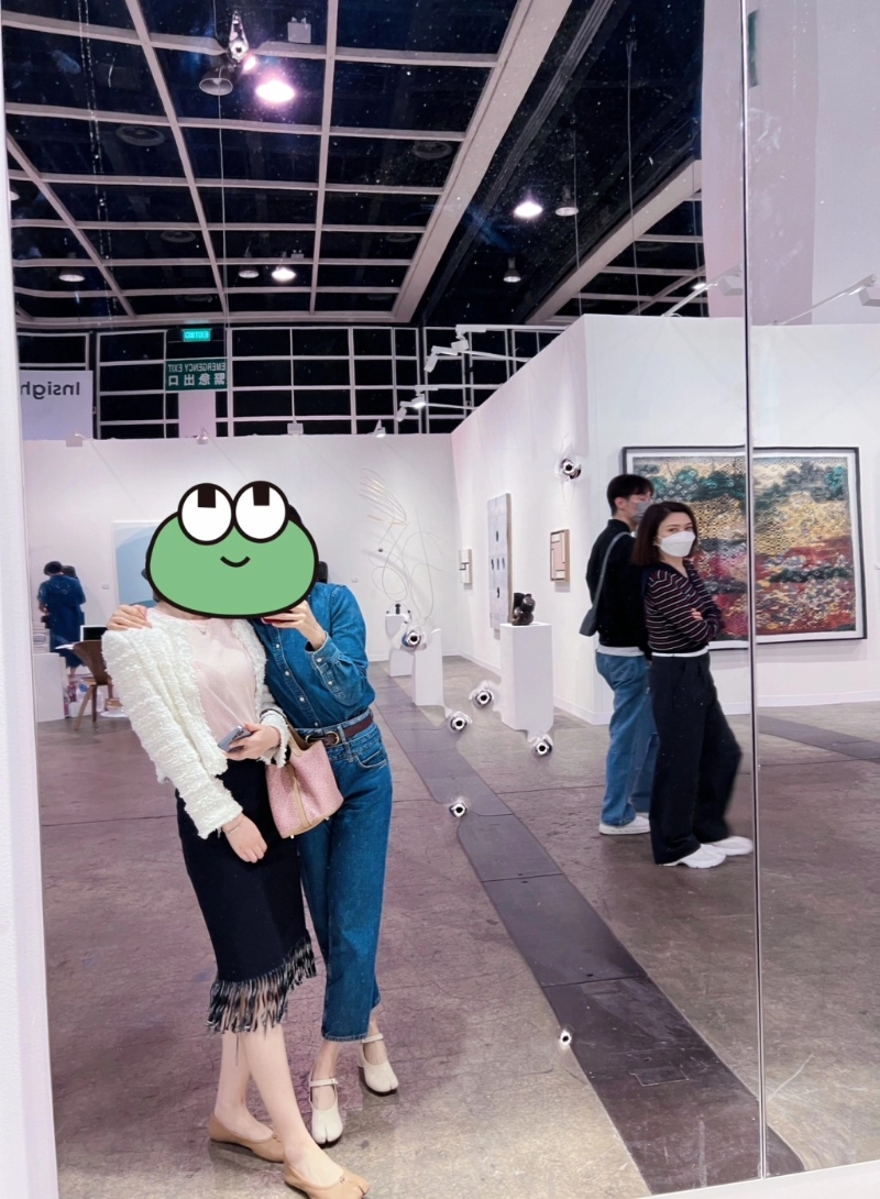 關之琳曾被網民見到行Art Basel時，旁邊有身材高大的小鮮肉。