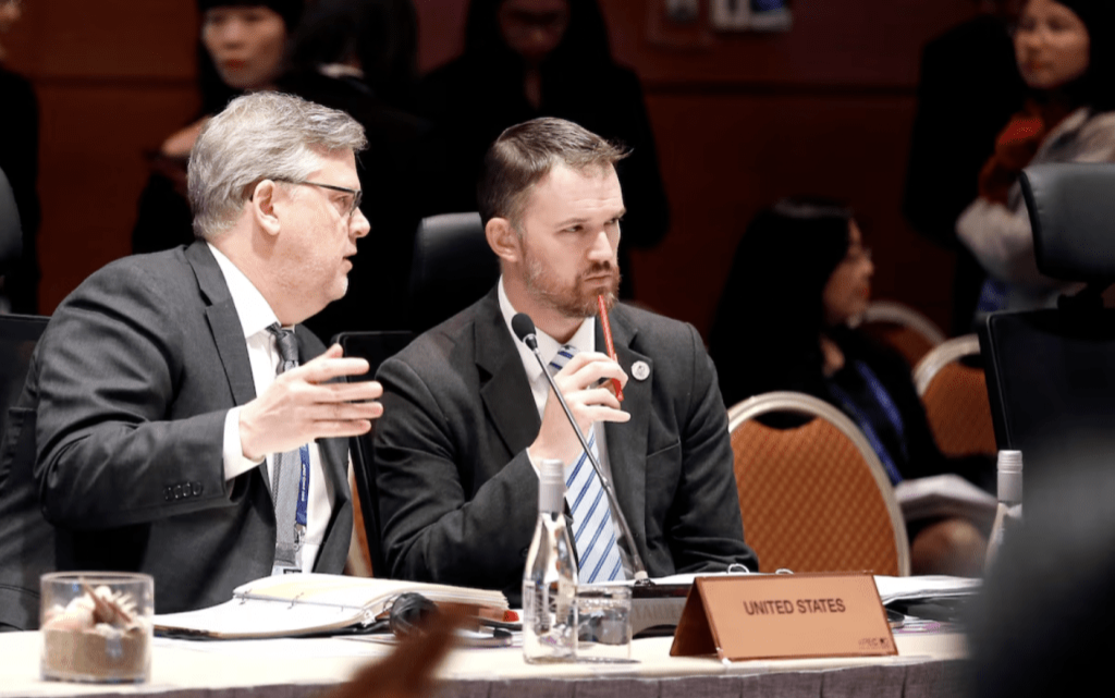 特朗普提名對華關稅戰老將格里爾(右)出任美國貿易代表 特朗普提名對華關稅戰老將格里爾(右)出任美國貿易代表