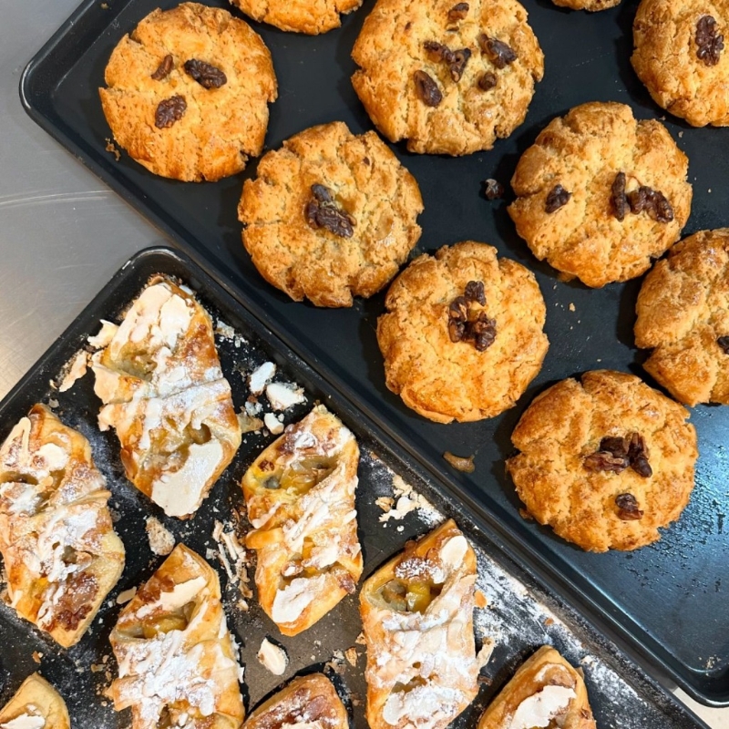 合桃酥烤至金黃色，表面更舖上合桃碎，賣相吸引(圖片來源：Instagram)