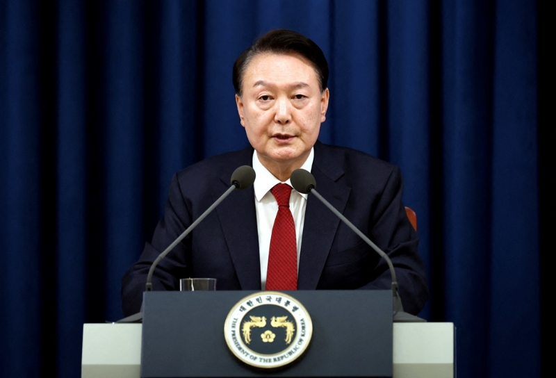 韓國總統尹錫悅突襲實施戒嚴,韓國最大在野黨“共同民主黨”4日指控尹錫悅“叛亂”,宣布推動彈劾。 韓國總統尹錫悅突襲實施戒嚴,韓國最大在野黨“共同民主黨”4日指控尹錫悅“叛亂”,宣布推動彈劾。