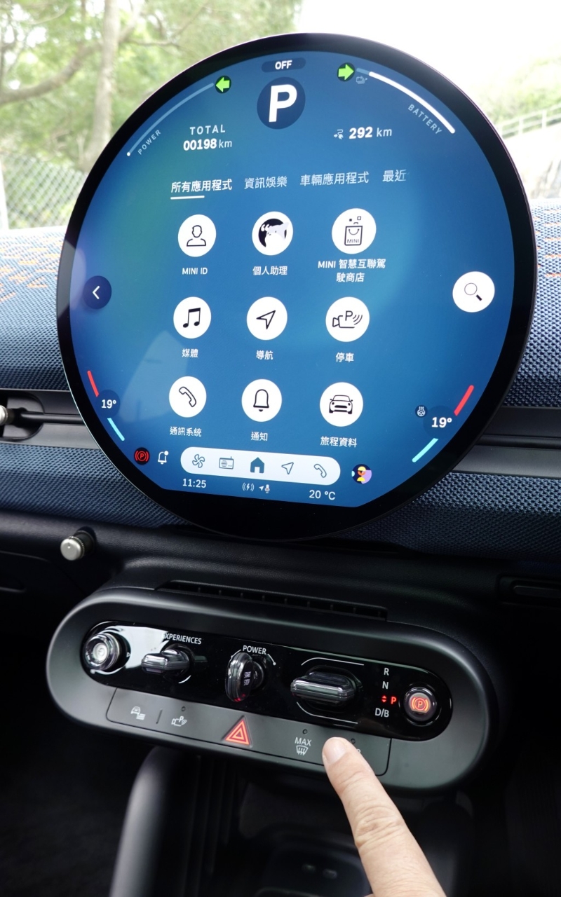 240mm圓形OLED中控觸屏內附第9代多媒體導航系統