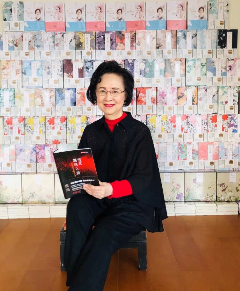 知名作家瓊瑤（本名陳喆）今日（4日）在新北市淡水區住家中逝世，救護人員獲報到場，發現她已無呼吸心跳，明顯死亡未送醫，終年86歲。