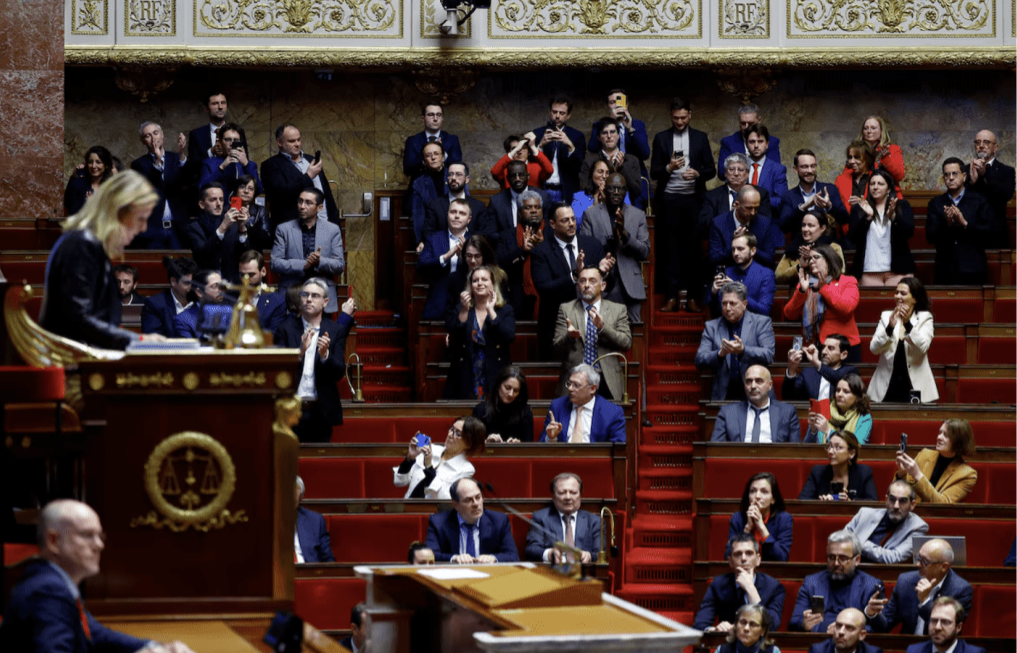 總理巴尼耶倒臺 總理巴尼耶倒臺