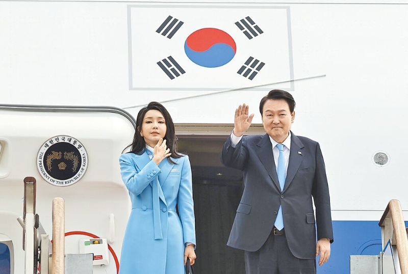 韓國總統尹錫悅倉促宣布戒嚴，不少輿論猜測可能是為了保護第一夫人金建希。