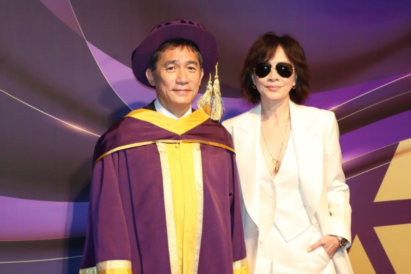 梁朝偉當然由太太劉嘉玲陪同到場。