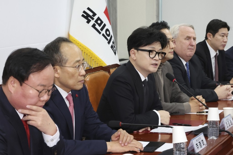 執政黨轉軚，指尹鍚悅必須停職。美聯社