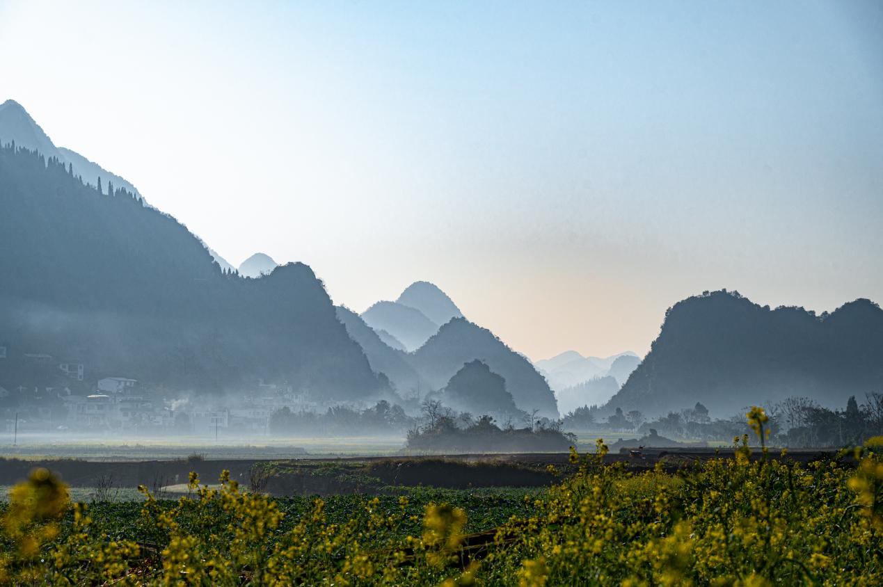 黔西南·興義萬峰林冬季平流霧奇觀 黔西南·興義萬峰林冬季平流霧奇觀