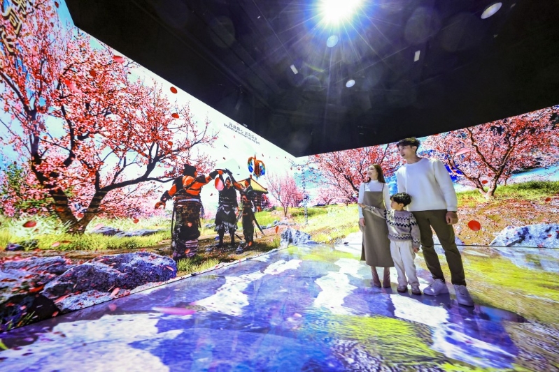 「中國王朝風云館之三國風云」是一座總面積達2萬的沉浸式互動體驗館。