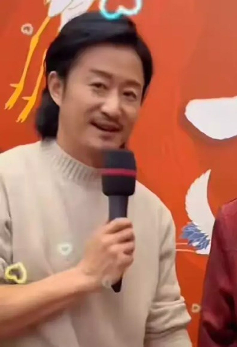 吳京留起長發及胡子 吳京留起長發及胡子