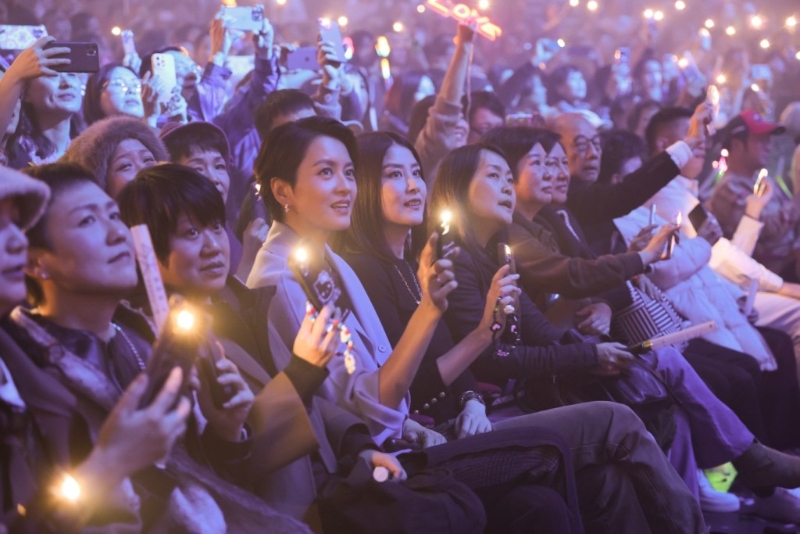 陳慧琳和梁詠琪有份睇騷。