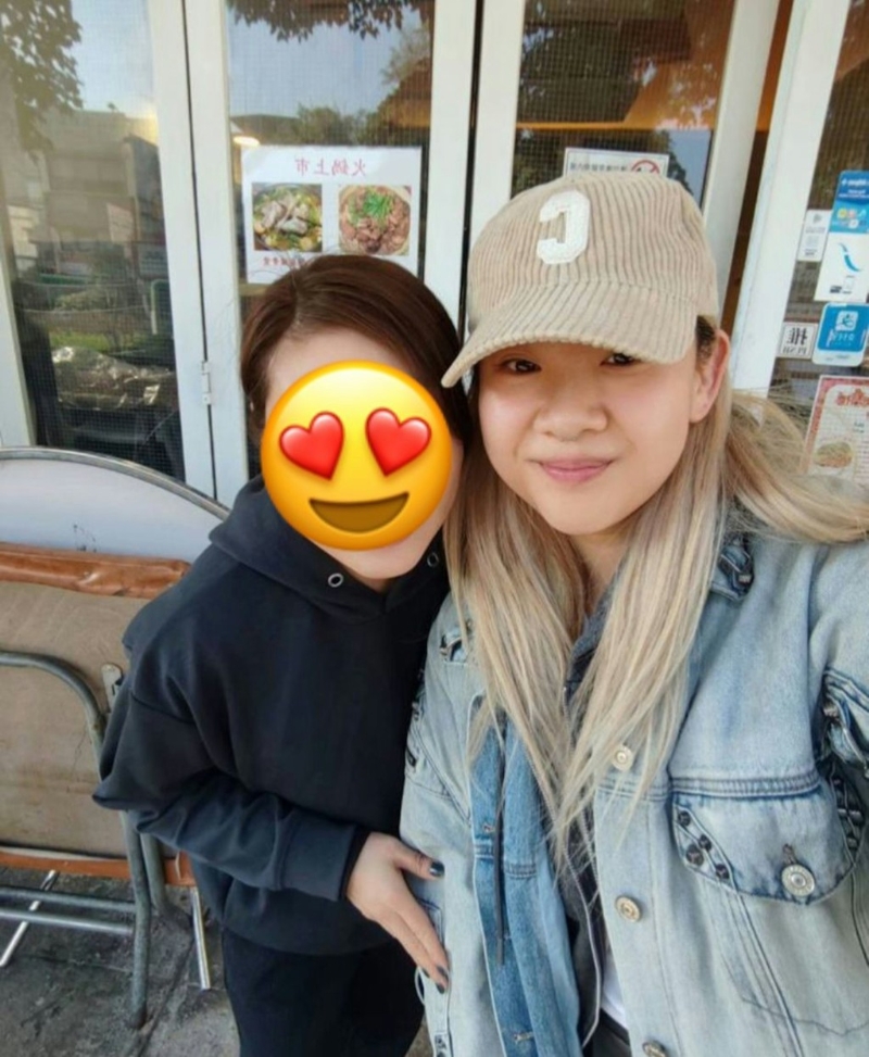 早前有網民在西貢巧遇鄭欣宜。