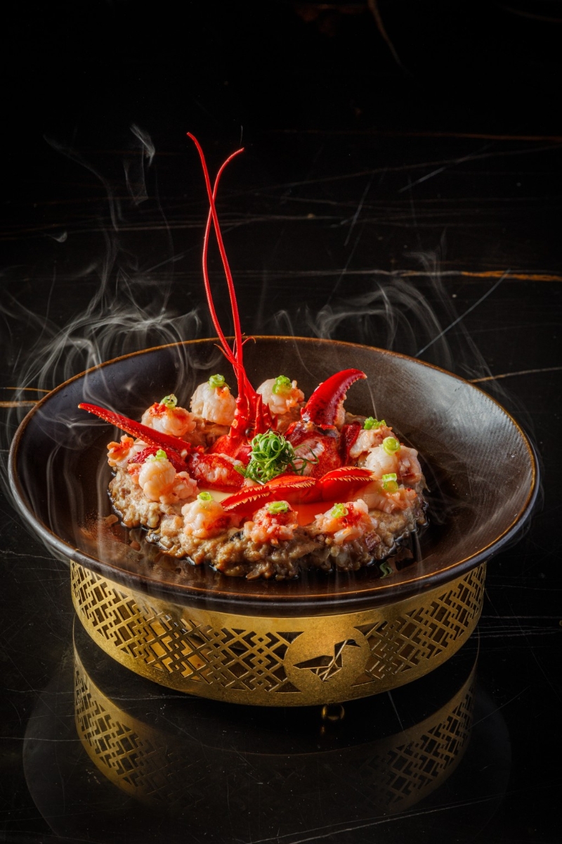 波士頓龍蝦手剁肉餅蒸水蛋$780。