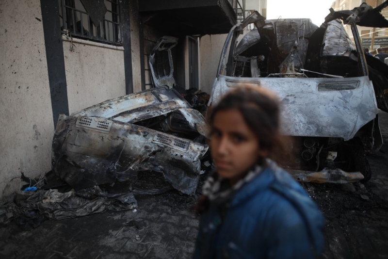 1枚導彈擊中停放在努賽賴特奧達醫院外的采訪車。新華社