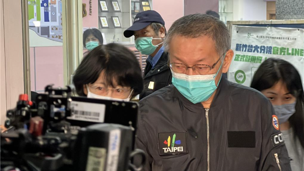 柯文哲探望柯爸在醫院待1小時半 柯文哲探望柯爸在醫院待1小時半