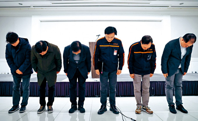 金利培(右三) 金利培(右三)