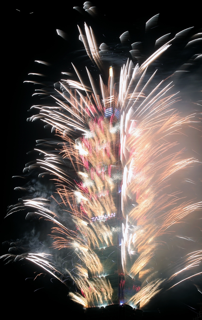 長達6分鐘的煙火秀 長達6分鐘的煙火秀