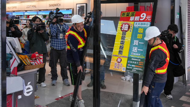 萊爾富31日將“北市信彩店”門市拆除大門、櫥窗玻璃及冰箱門