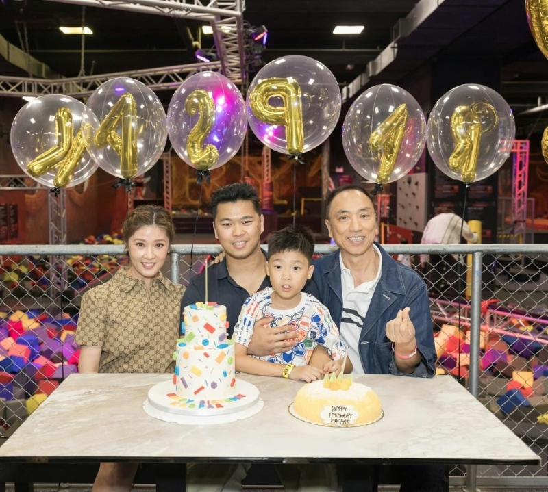 翁嘉穗為鄔友正誕下兩子鄔謨云（Jason）及鄔謨風（Kaspar）。