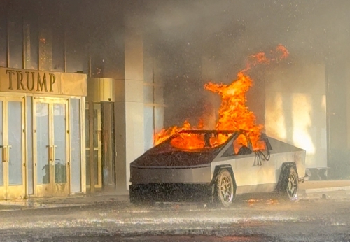 賭城特朗普飯店外爆炸起火的特斯拉賽博皮卡起火爆炸。