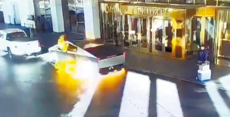 特斯拉電車爆炸。