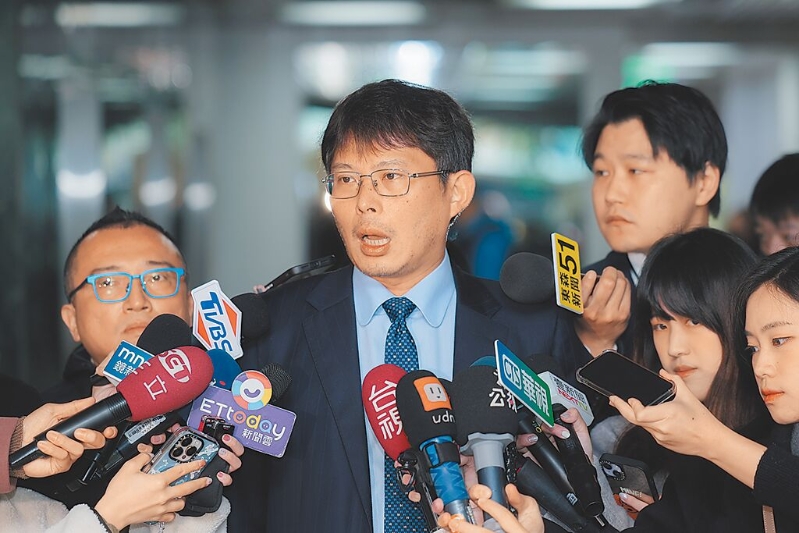 黃國昌(前中) 黃國昌(前中)