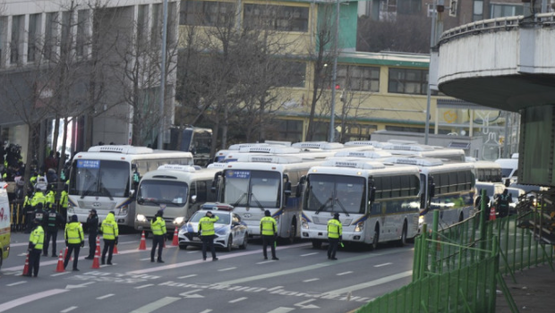 批尹錫悅“卑鄙躲在官邸” 批尹錫悅“卑鄙躲在官邸”