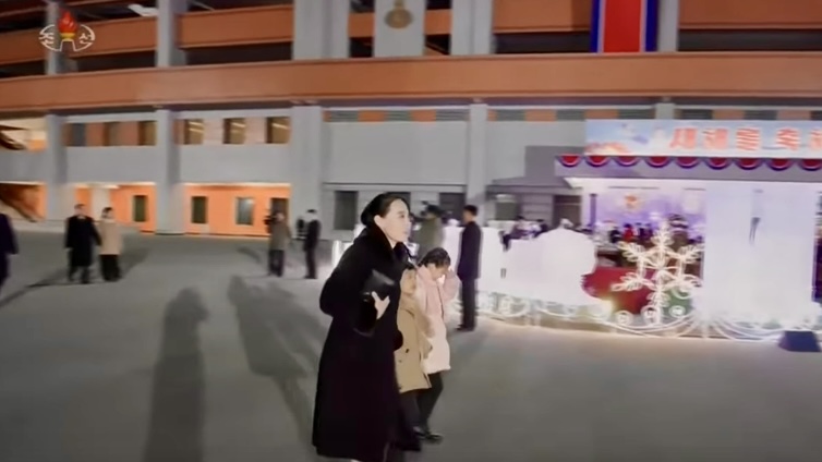 金與正攜2童現身賀新年 金與正攜2童現身賀新年