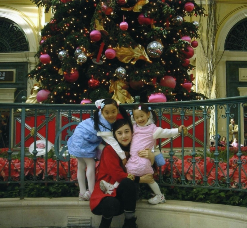 利智的63歲生日，一對女兒貼上昔日相慶祝。