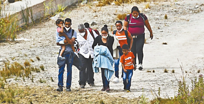 驅逐無證移民行動。