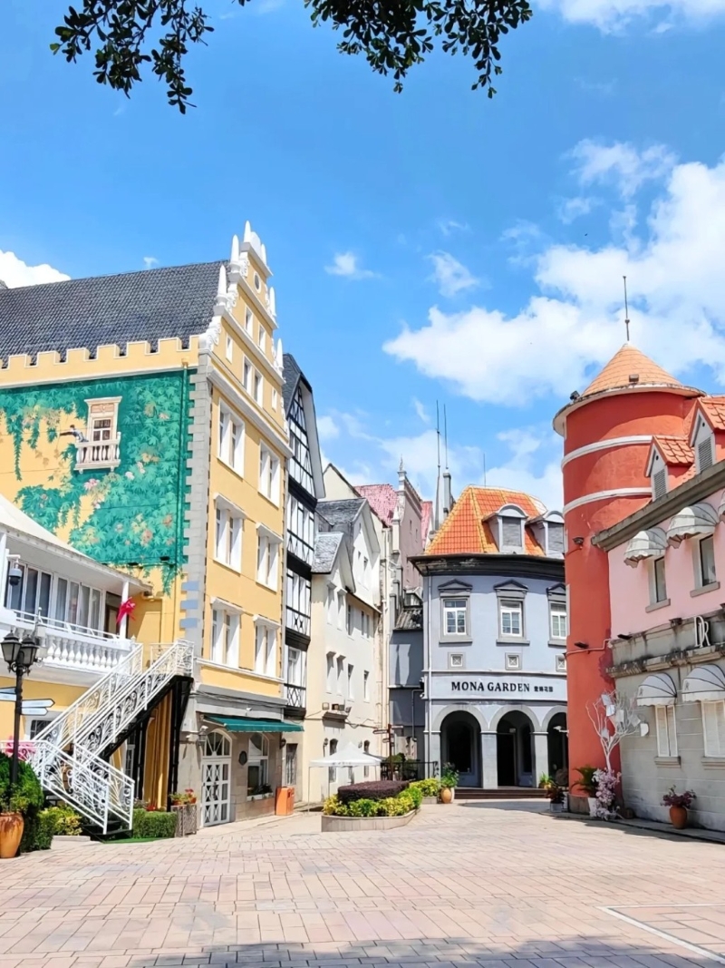 梅拉尼亞小鎮打卡位歐陸風教堂(圖片來源：呦呦i@小紅書)