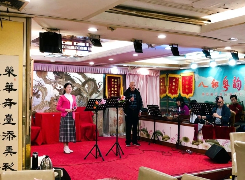 廣州粵菜酒家2025｜2. 榮華樓 三樓開放八和粵韻粵劇曲藝粵樂演藝廳，號稱廣州唯一帶妝折子戲茶樓，承載著一代西關人的情懷，每日下午1時至4時30分，都有街坊、游客、旅行團來聽曲看戲。