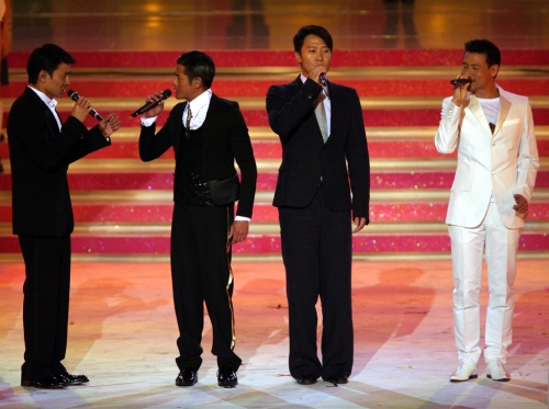 2007年香港四大天王劉德華、郭富城、黎明、張學友合唱《始終有你》。