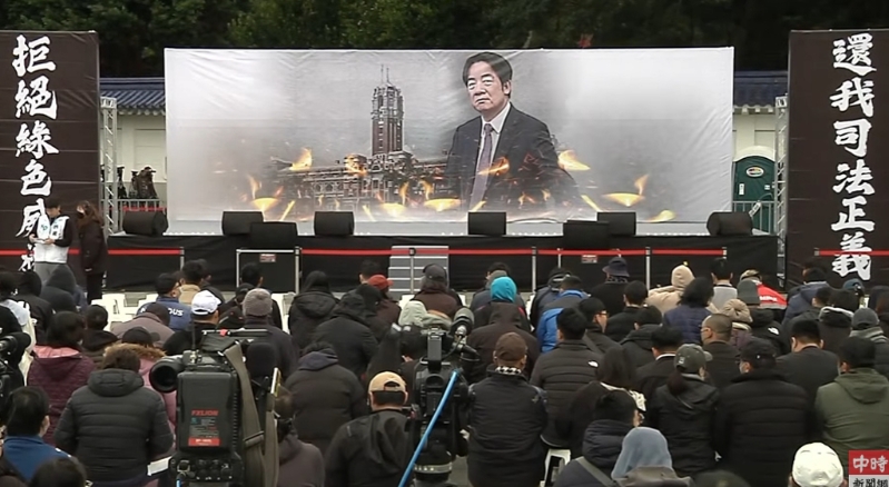 圖為“111釘孤枝”現場，活動背景就是賴清德。