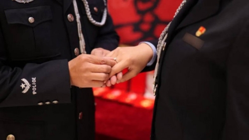 云南警察情侶徐明（化名）和冼莎莎（化名）日前訂婚。