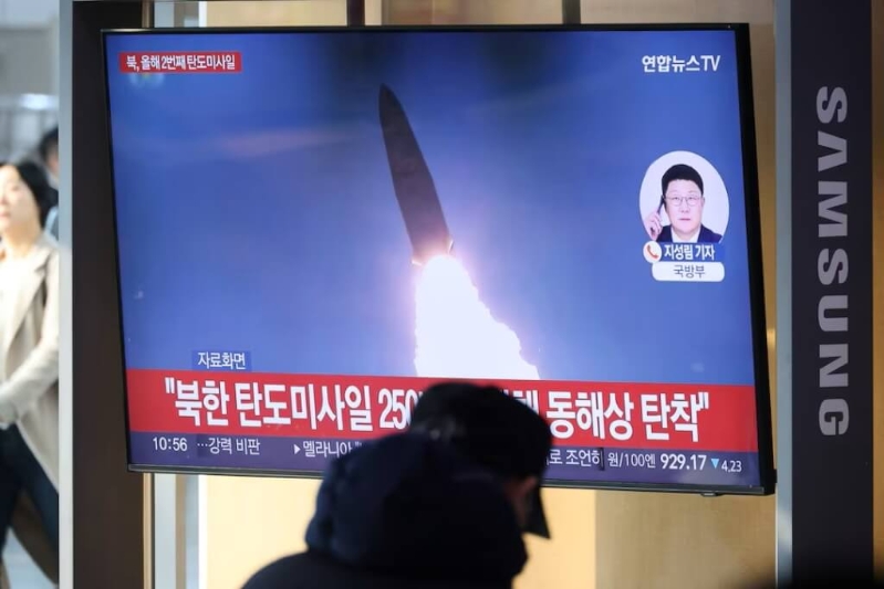 韓國首爾一處電視14日播報有關朝鮮試射導彈的新聞。
