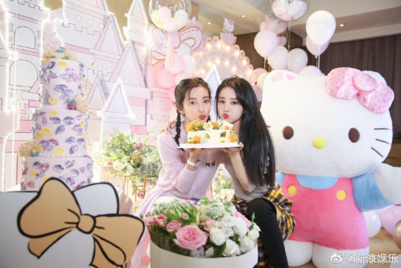 趙麗穎曾為李冰冰慶生可見兩人好感情。（圖／翻攝自微博）