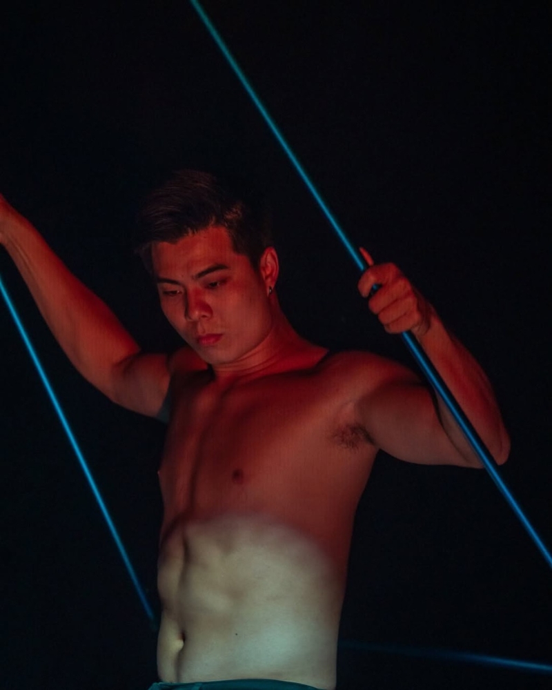 臺灣火舞表演者謝岳鵬被綁架至緬甸，被索數萬美元贖金。IG