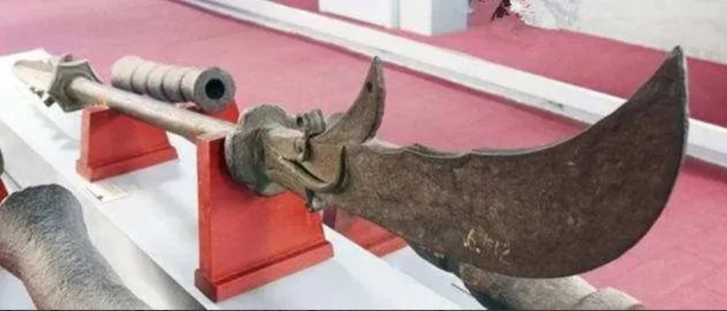 清朝最后武狀元張三甲，據說能輕松舞起180斤大刀。