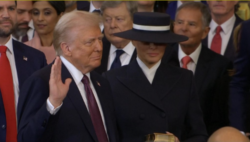 特朗普當地時間1月20日宣誓就職畫面