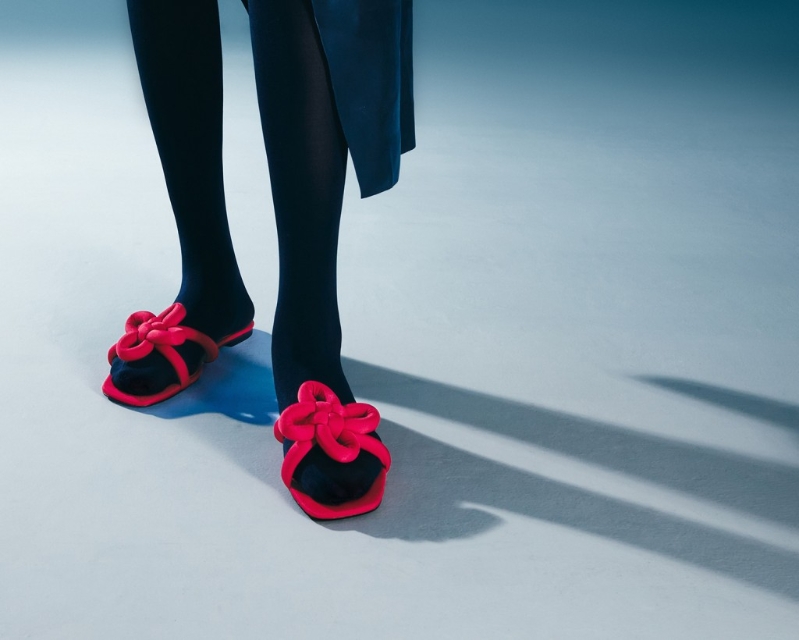 Jade中國結紅色平底拖鞋。