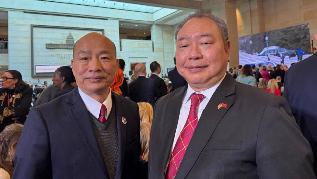 韓國瑜（左）、俞大?（右）。