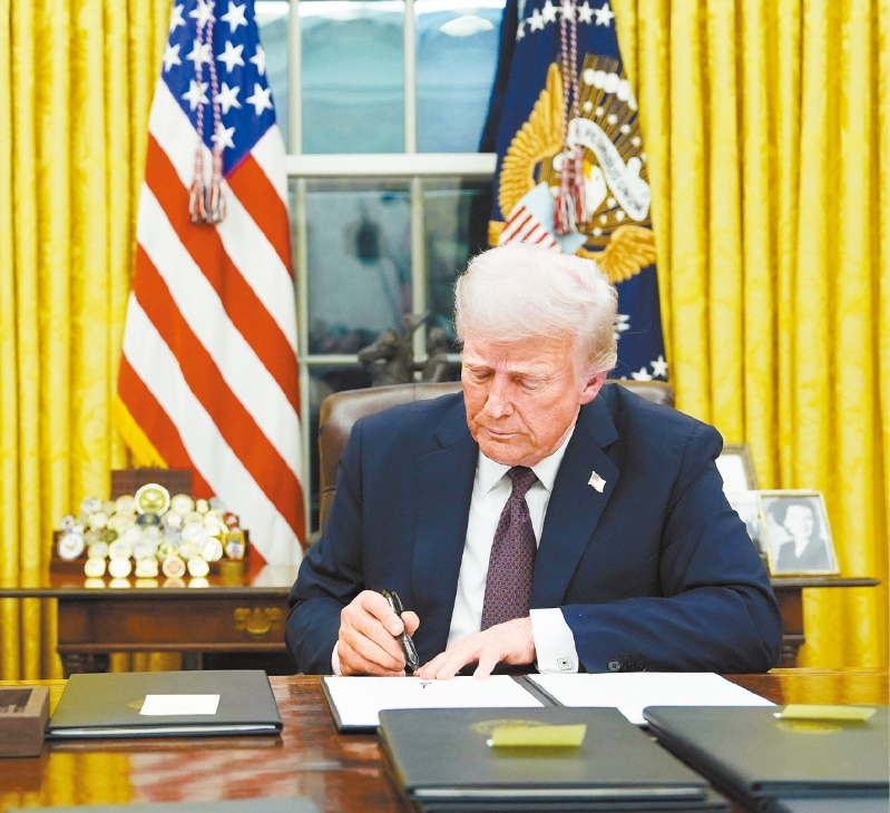 總統特朗普下令所有聯邦機構關閉DEI部門。