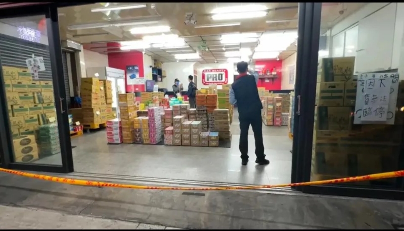 被黑幫闖入開槍殺人的飲料批發店?！≈袝r